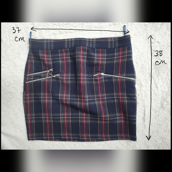 Skirt - Picture 2 of 3